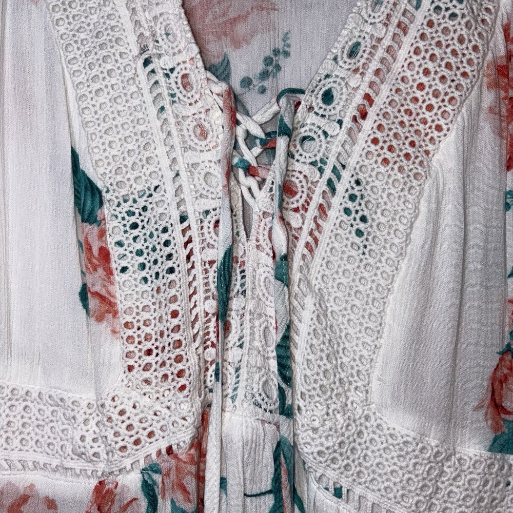 Torrid Floral Flowy Top, 3/4 sleeve with lace detail White Size 1 (XL, 16/18) - Picture 4 of 5